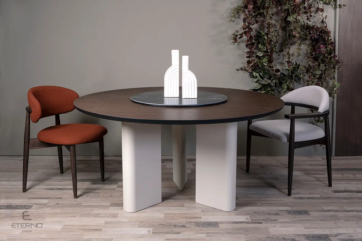 Smooth Round Table